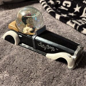 Betty Boop Black and Silver Glitter Globe Car